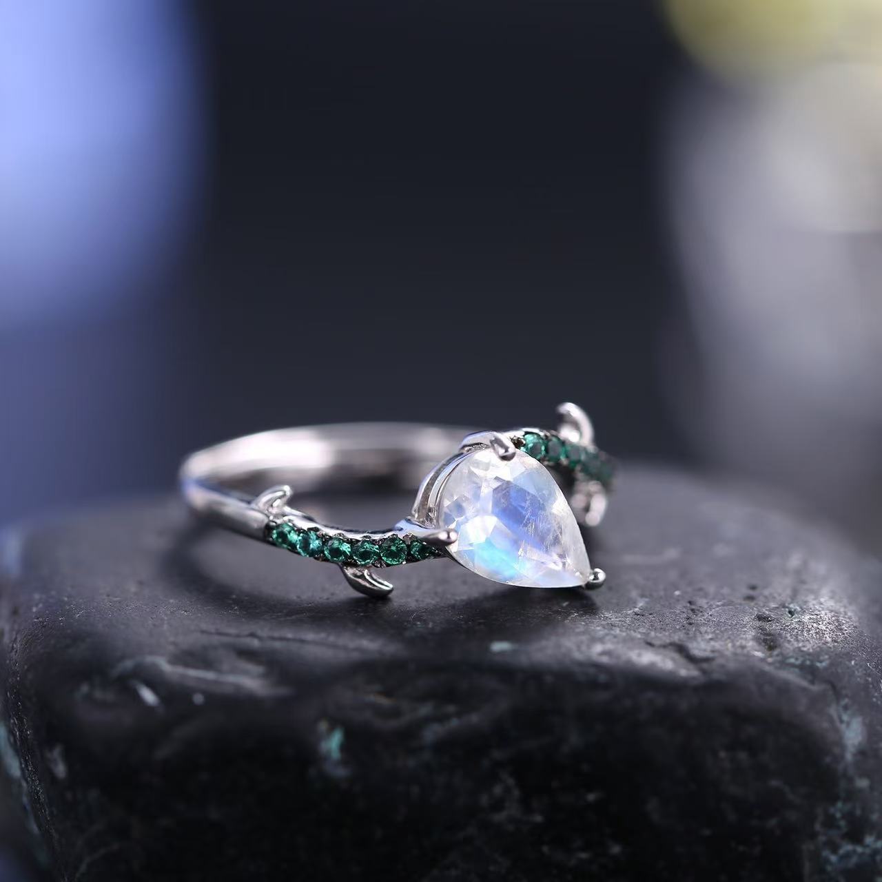 Thorn bud design adjustable s925 sterling silver inlaid natural cream blue moonstone ring