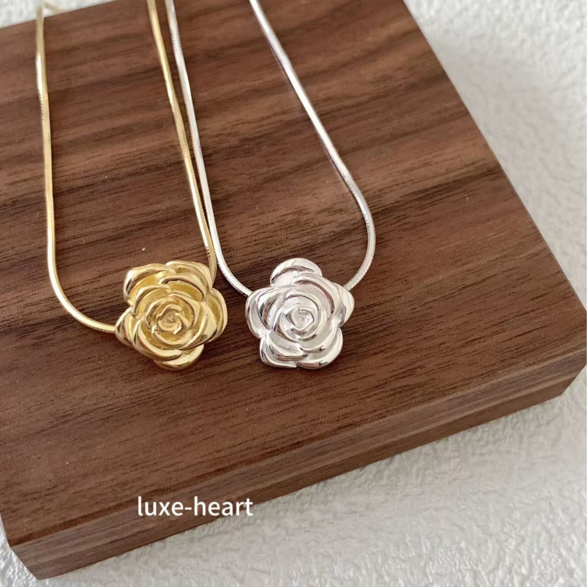 Flower ins trendy S925 silver light luxury high-end three-dimensional camellia female necklace