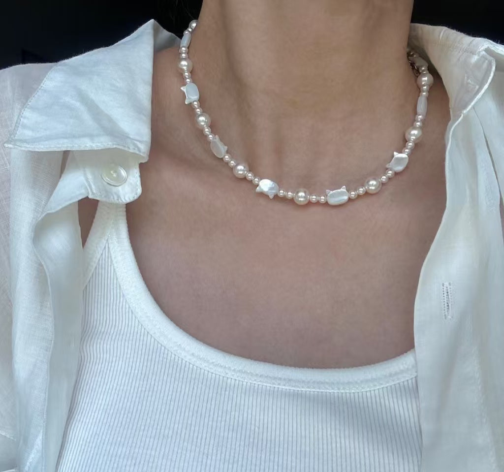 Small luxury personality high-end natural white mother-of-pearl cat necklace creative clavicle chain