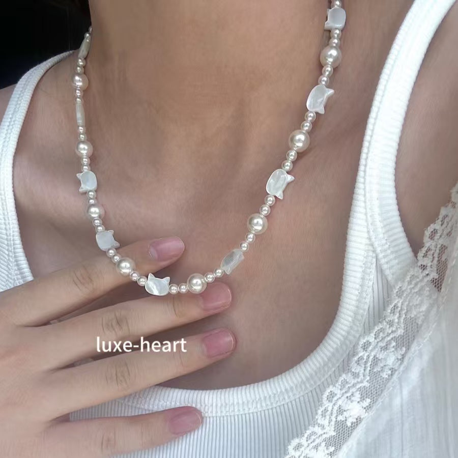 Small luxury personality high-end natural white mother-of-pearl cat necklace creative clavicle chain